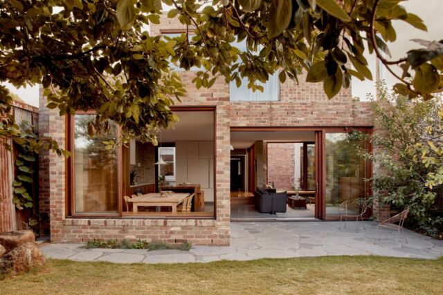 Northcote House by @ancherarchitectureoffice and @pipkorn_kilpatrick

Retained origins • In a bringing together of time and place, Northcote House crafts the next chapter for the owners, combining the memory of its heritage past with a more contemporary liveability.

Words by Bronwyn Marshall
Photography by @gemmola

head to the link in bio to read more on Habitus Living – https://www.habitusliving.com/projects/northcote-house