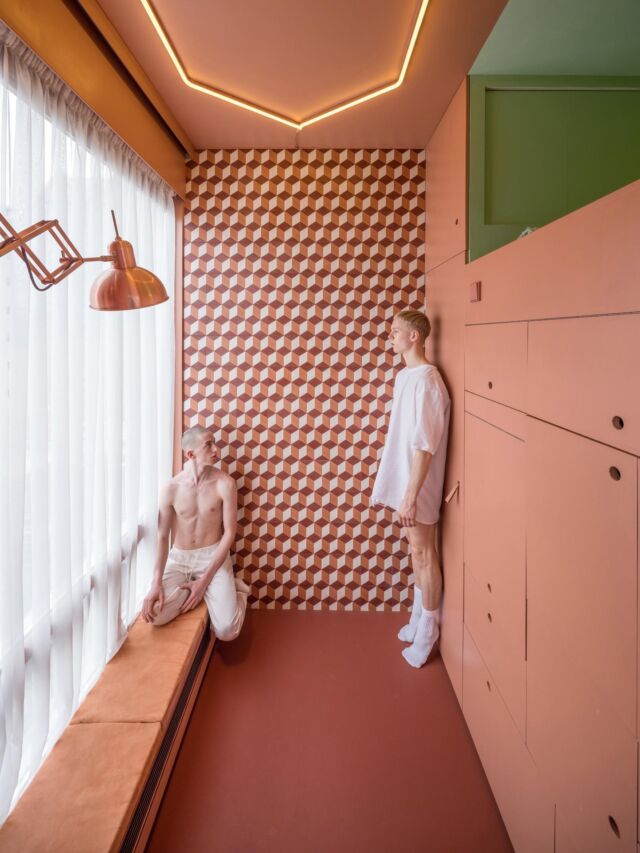 The Cabanon by @star_strategies_architecture and @bureau_of_architecture_r_d

Thinking outside the box – from inside a box • The Cabanon, named after Le Corbusier’s eponymous cabin in the Côte d’Azur, is a replete apartment measuring just under seven square meters. Positioned within a 1950s residential building in the heart of Rotterdam, it represents a conversion of a former storage attic into a living space, vying for the title of the world’s smallest fully functioning apartment.

Words by Saskia Neacsu
Photography by Ossip van Duivenbode

head to the link in bio to read more on Habitus Living – https://www.habitusliving.com/projects/the-cabanon-star-and-board